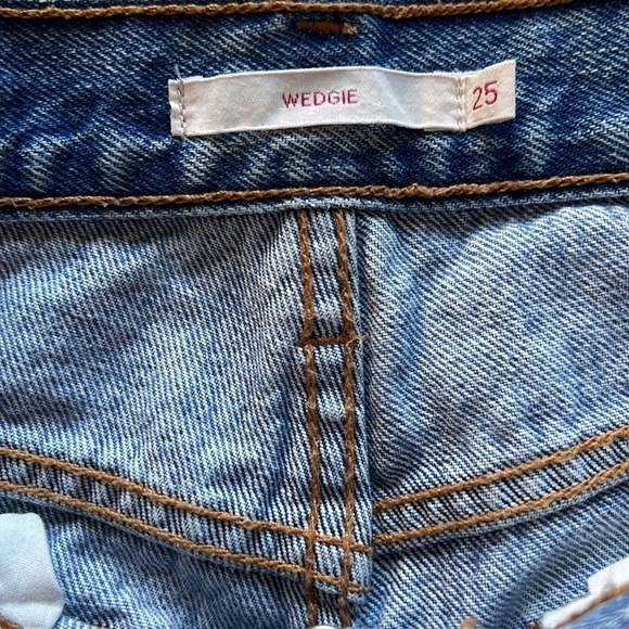 Levi’s Wedgie Women’s Jeans Size 25 Cropped - Picture 6 of 8
